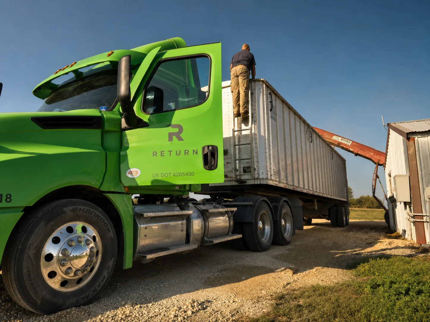 Return truck loading at a poultry barn